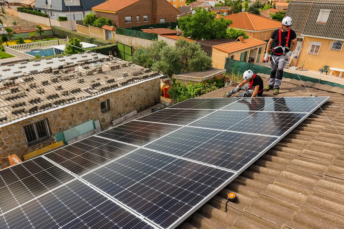 Sistema de autoconsumo solar con batería en vivienda
