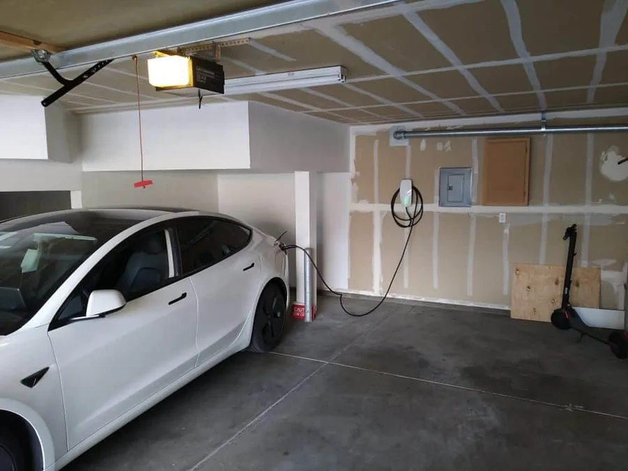 Instalación cargador coche eléctrico garaje